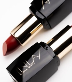 این لی-رژ لب‌های جامد